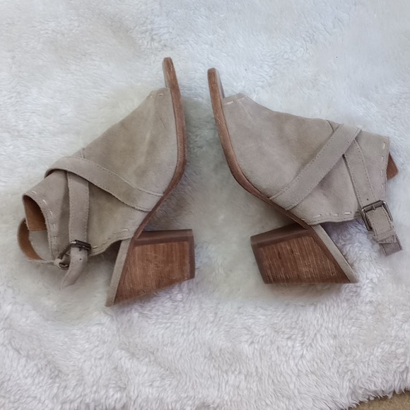 Frye Dani Pickstitch Shield Ankle Booties size 8.5 in Ash Suede - Picture 4 of 10